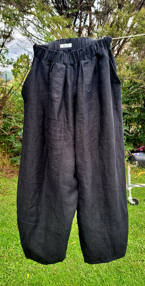 "Matapaua Bay" Black Linen Barrel Pants Size 10