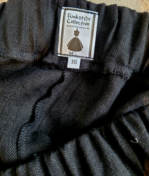"Matapaua Bay" Black Linen Barrel Pants Size 8
