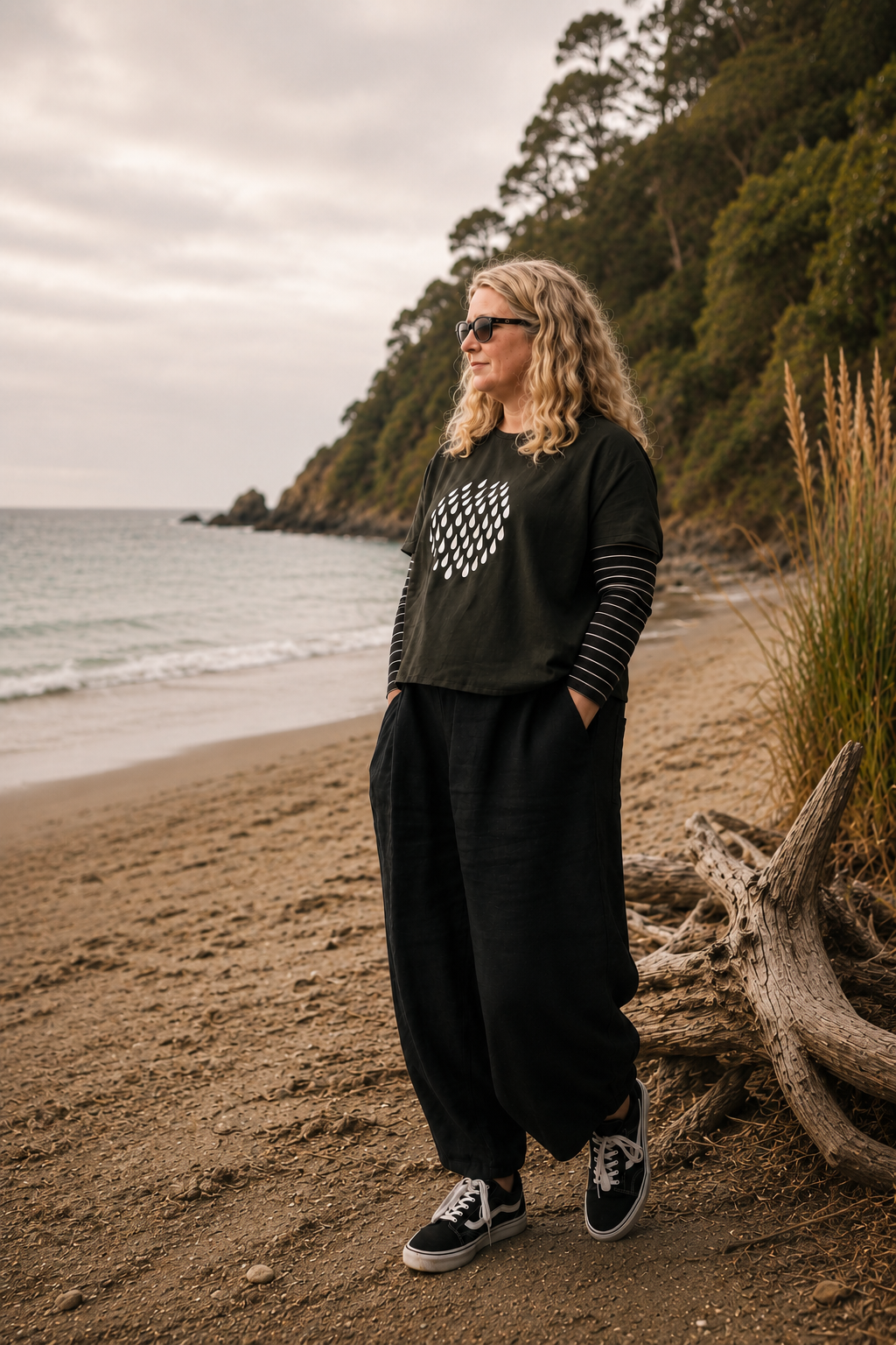 "Matapaua Bay" Black Linen Barrel Pants Size 14